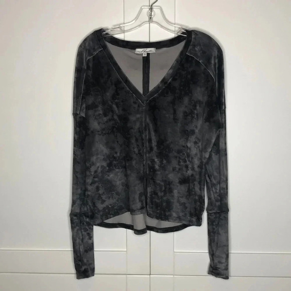 🌸NEW🌸 RED HAUTE Velour Sweatshirt - Picture 1 of 7